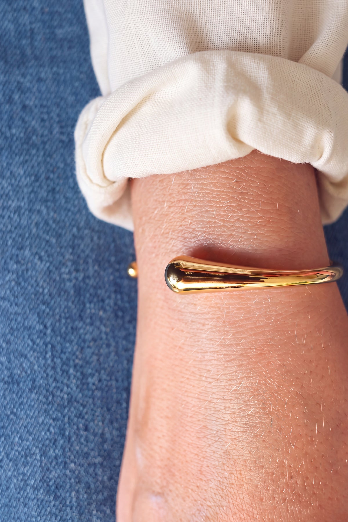 Golden Oval Bangle Bracelet